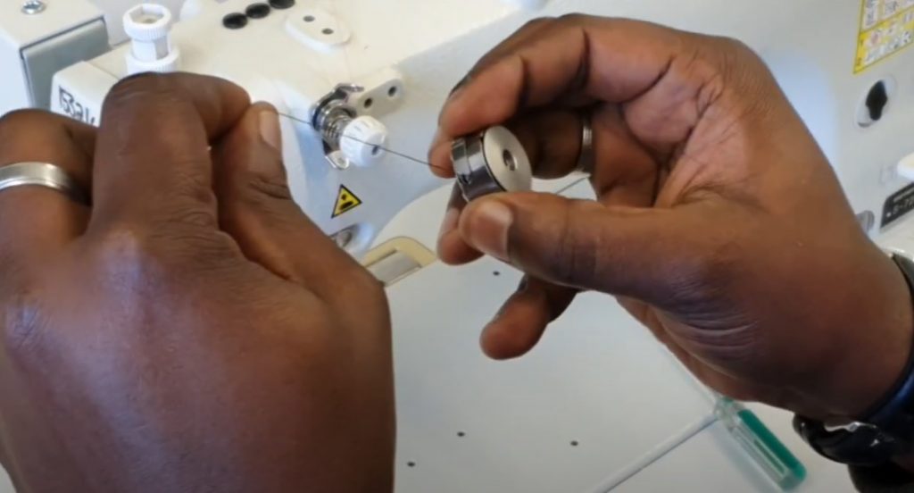 4. Inserting and setting the bobbin tension/ Ukulungisa irhali ye